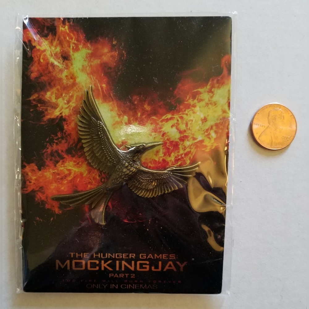 LOOTCrate RARE NEW IN PKG The Hunger Games Mockingjay 2 Ltd Edtn Collectors Pin